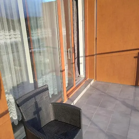 Apartament La Perla 4 Apartment *
